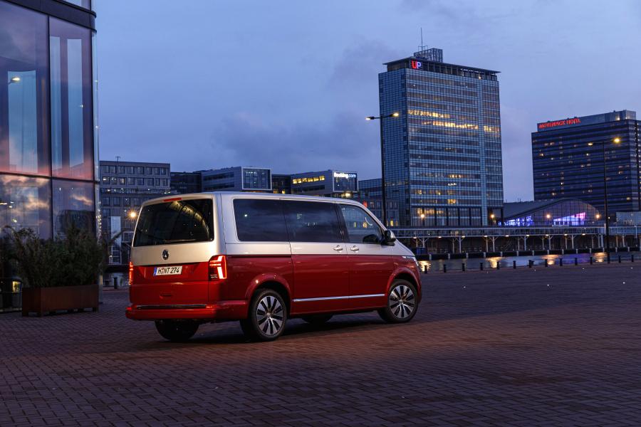  Volkswagen Multivan Bulli (T6.1) 2019 года  (фото 35 из 86)